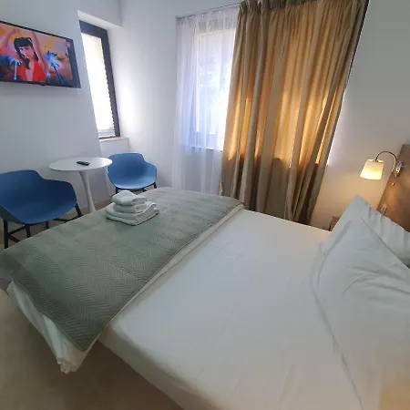 Lejlighedshotel Dacia 3*